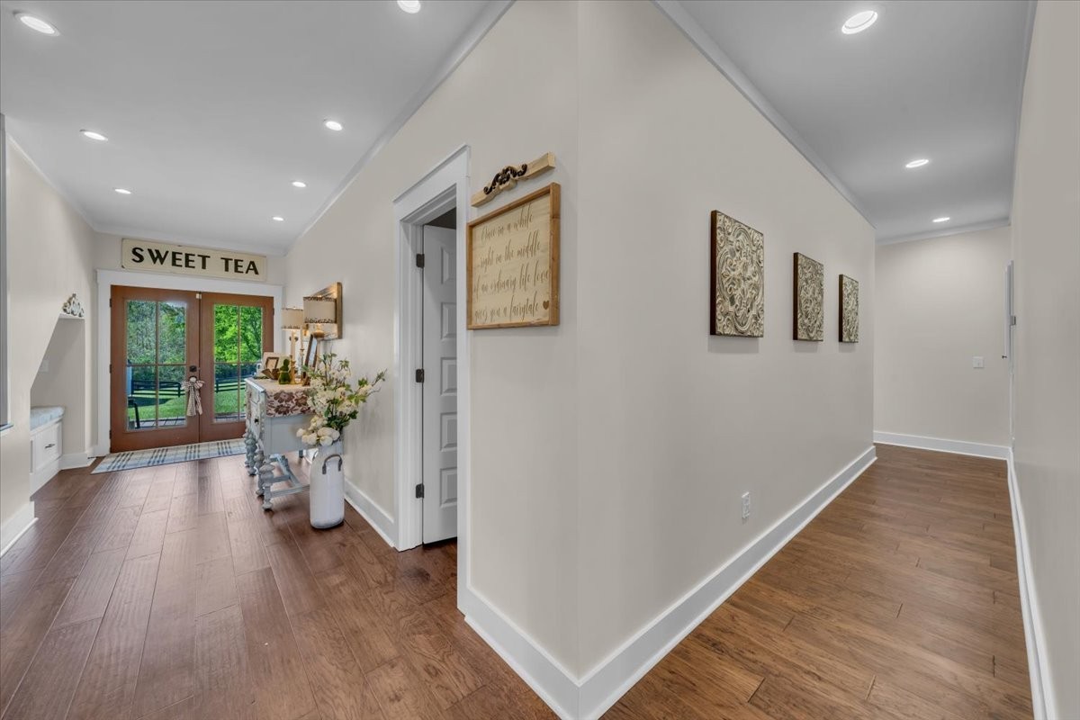 150 Edie Mae Lane Winchester, TN 37398 - Photo 20 of 79 a living room with furniture and a wooden floor