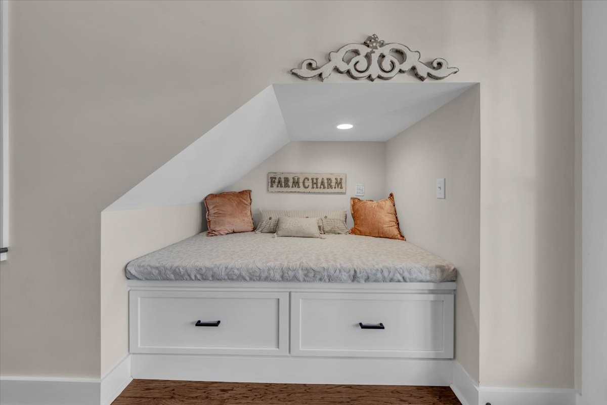 150 Edie Mae Lane Winchester, TN 37398 - Photo 50 of 79 a close view of dresser