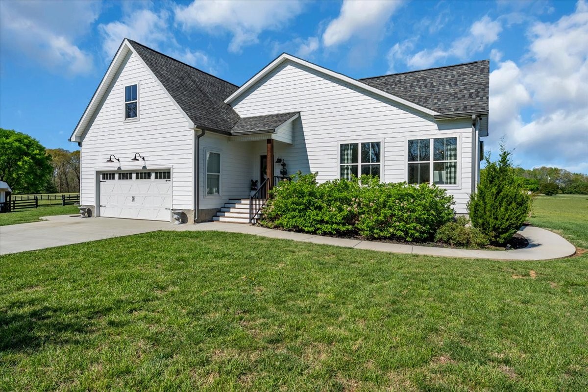 150 Edie Mae Lane Winchester, TN 37398 - Photo 57 of 79 a view of a house with backyard and garden