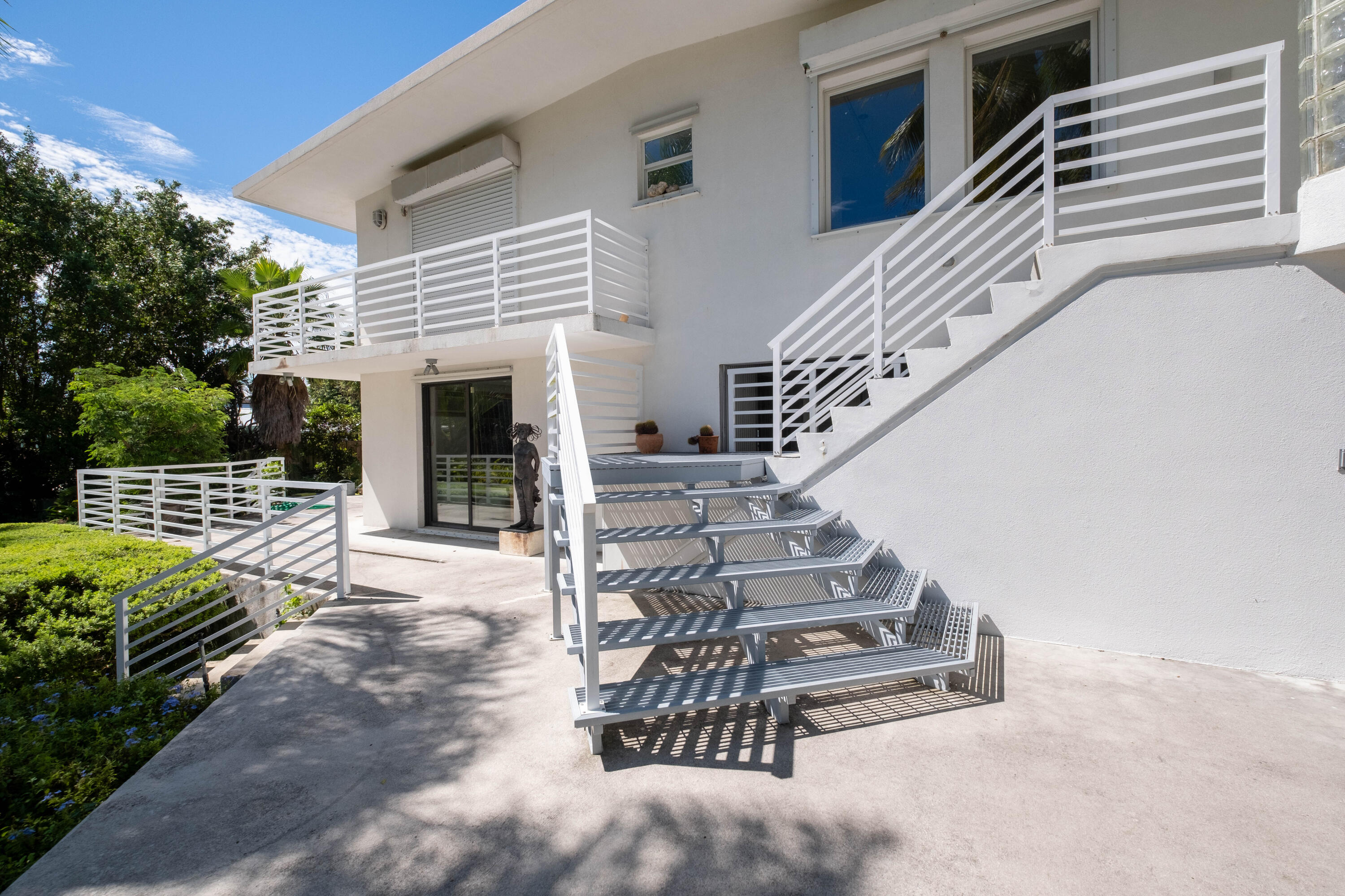 180 South Airport Road Tavernier, FL 33070 - Photo 6 of 33 a view of entryway house and hall way with wooden floor