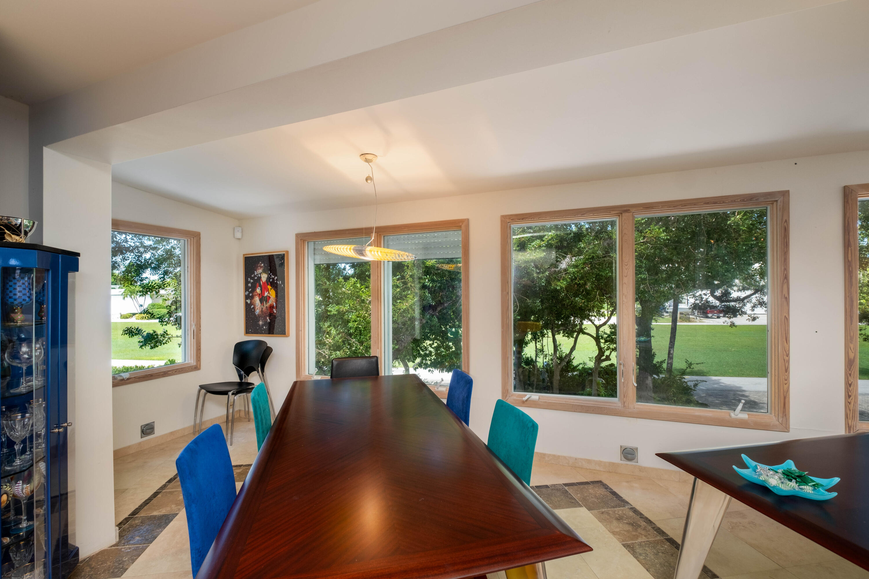 180 South Airport Road Tavernier, FL 33070 - Photo 10 of 33 a living room with furniture and a large window