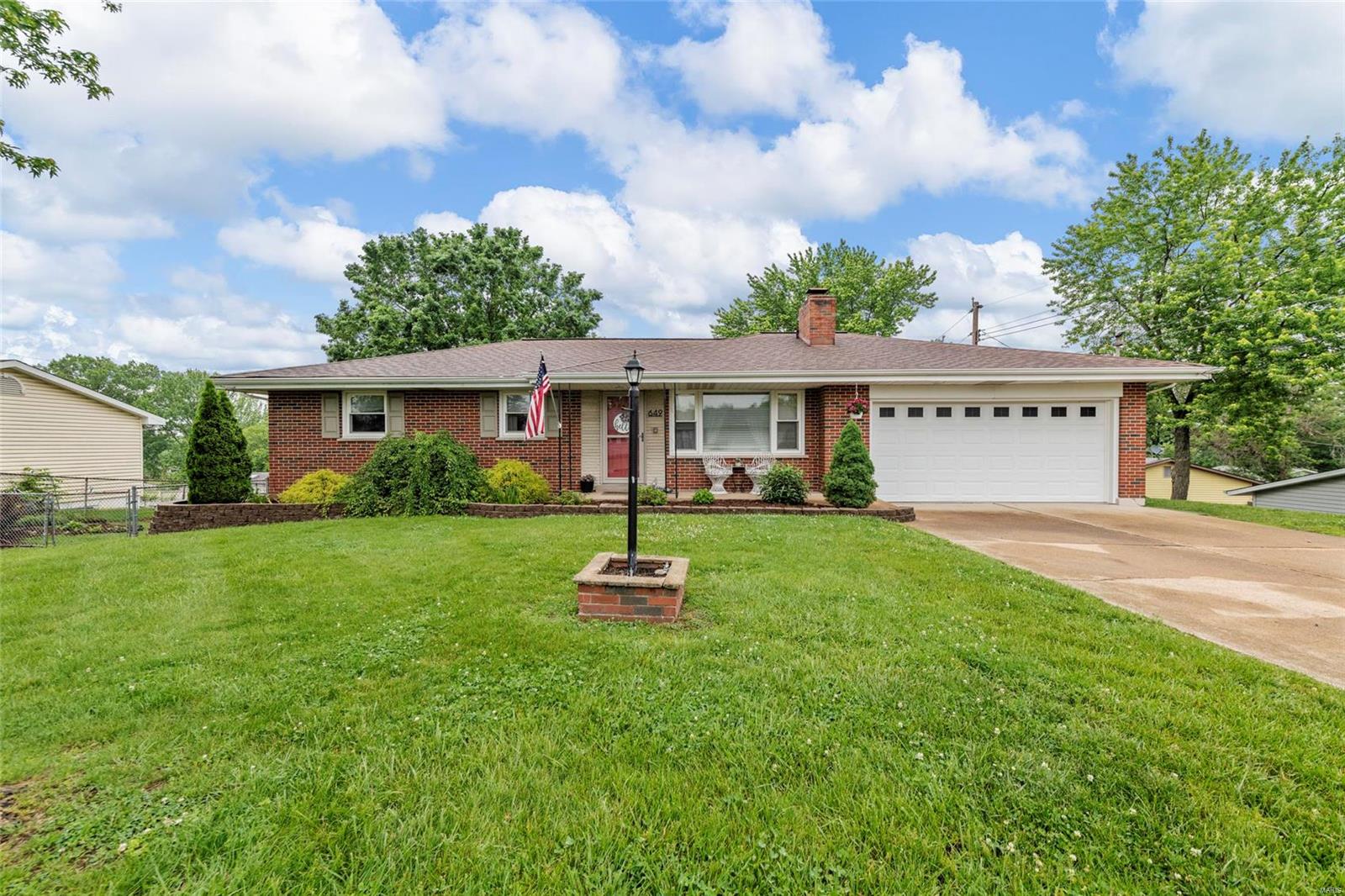 649 Leolia Drive Arnold, MO 63010 - Photo 2 of 22