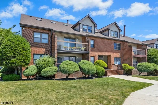 $359,900 | 121 Woodbridge Terrace, Woodbridge, NJ 07095