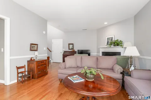 $624,900 | 6 Rollwood Drive, Guilford, CT 06437