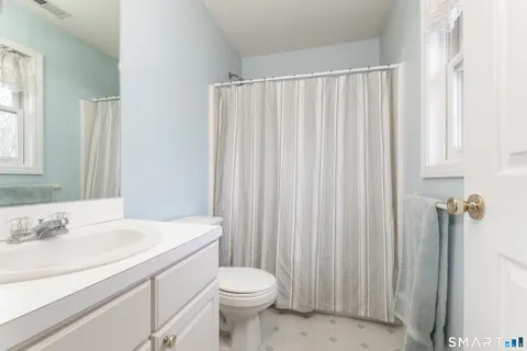 $624,900 | 6 Rollwood Drive, Guilford, CT 06437