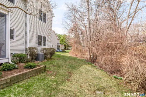 $624,900 | 6 Rollwood Drive, Guilford, CT 06437