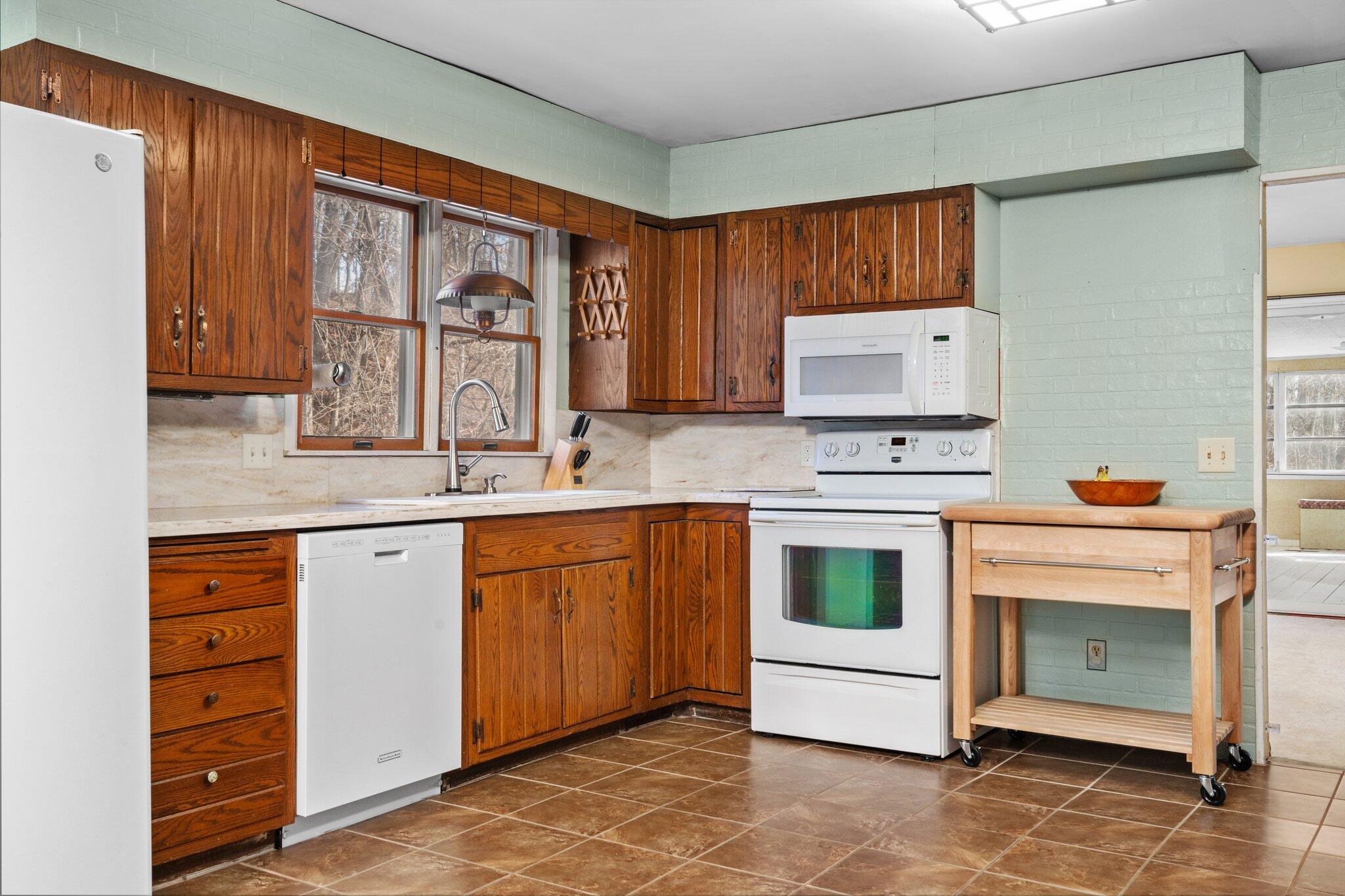 21110 Kaiser Road Gregory, MI 48137 - Photo 3 of 73 22-web-or-mls-DSC02472
