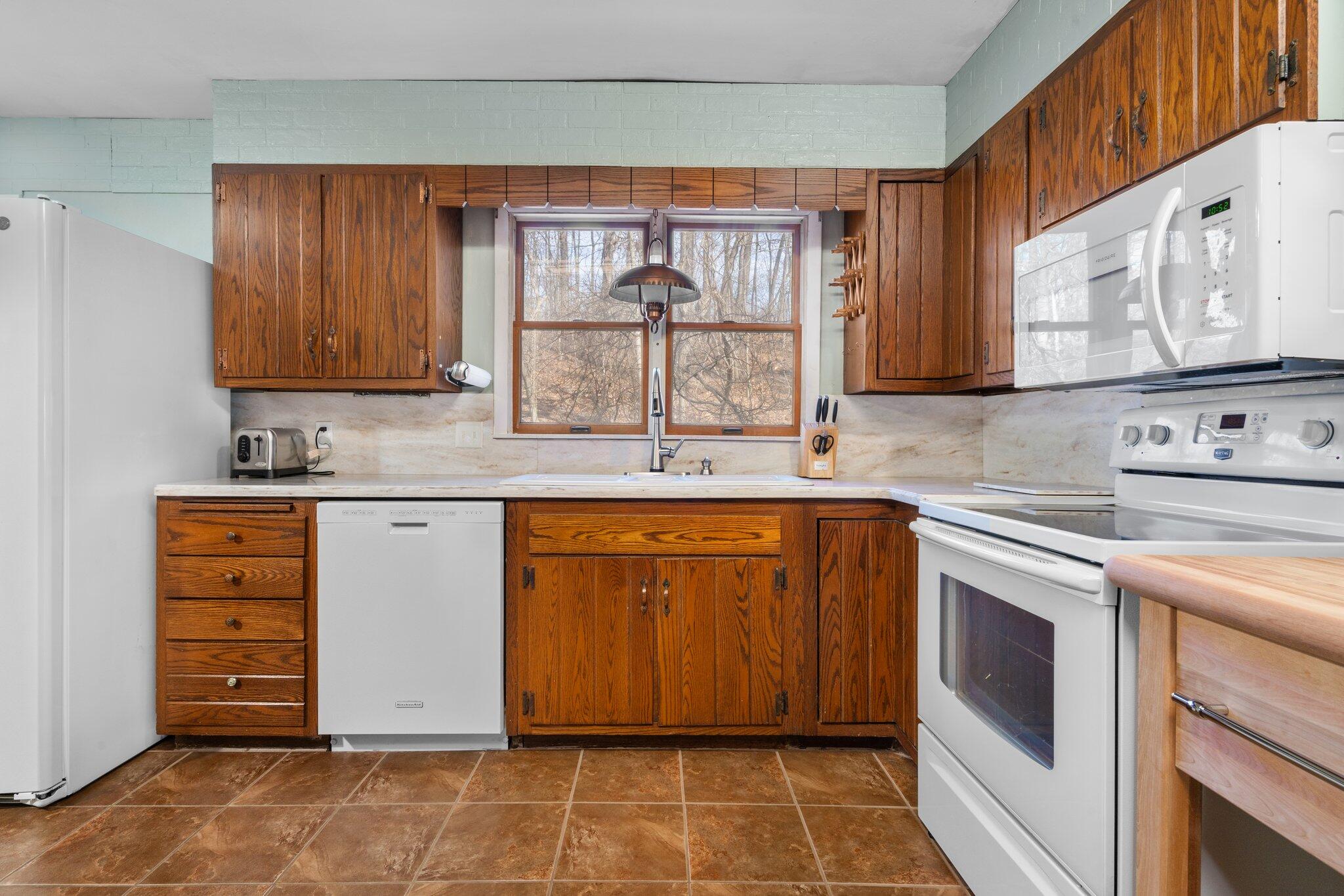 21110 Kaiser Road Gregory, MI 48137 - Photo 4 of 73 23-web-or-mls-DSC02477