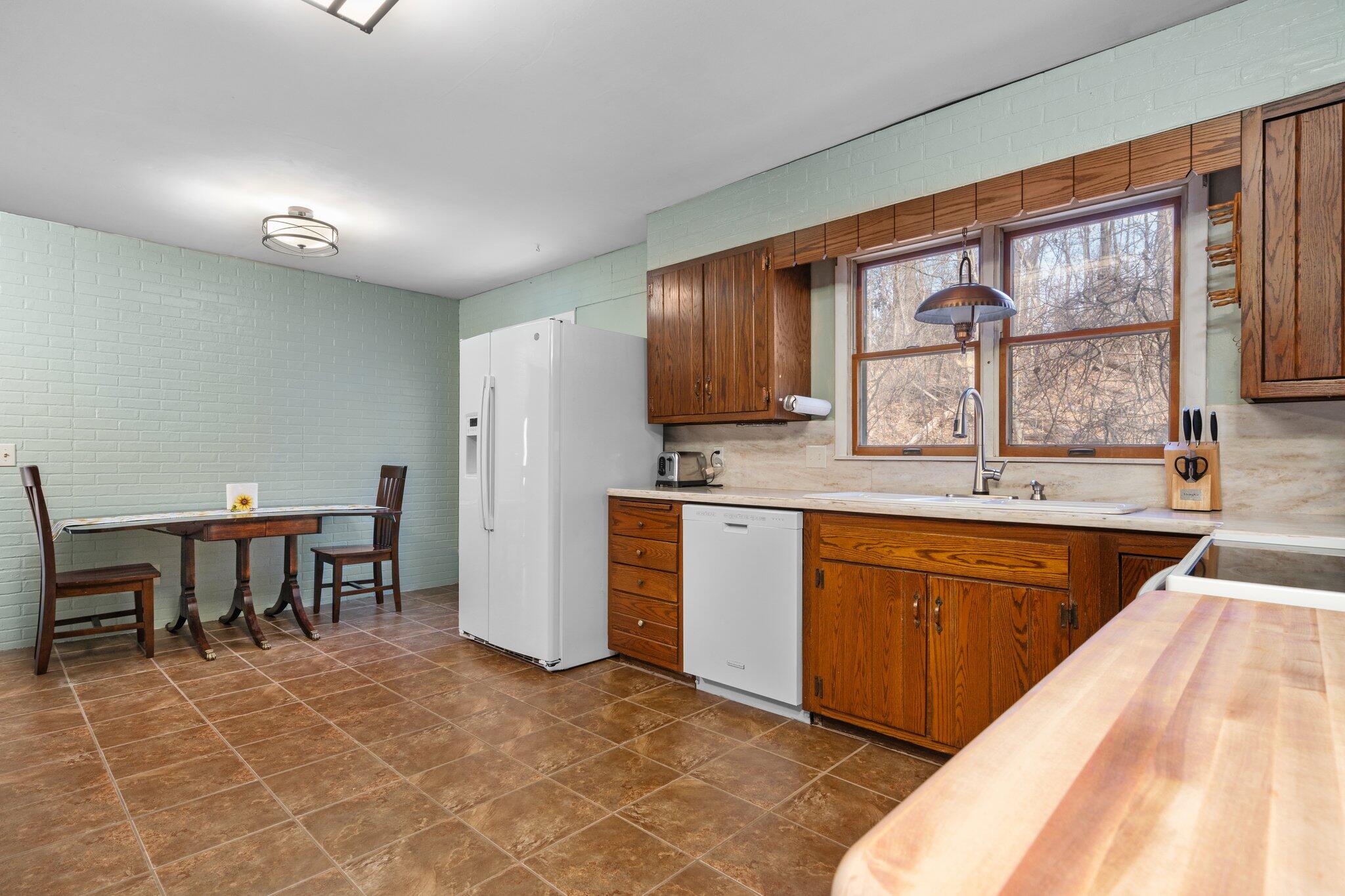 21110 Kaiser Road Gregory, MI 48137 - Photo 5 of 73 24-web-or-mls-DSC02482