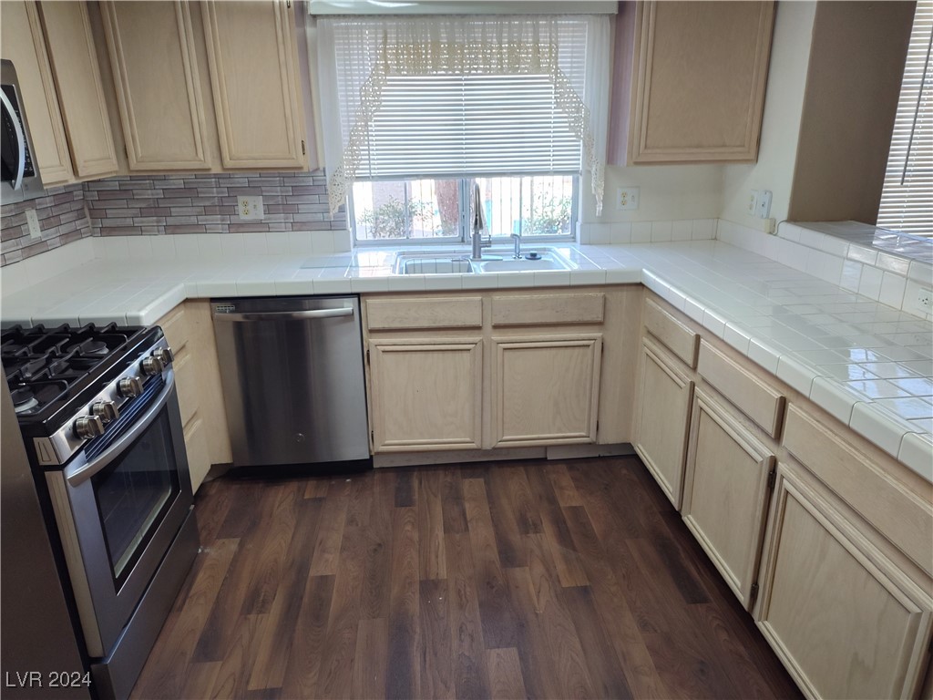 1851 Hillpointe Road, Unit 1511 Henderson, NV 89074 - Photo 3 of 10 View walking into kitchen.