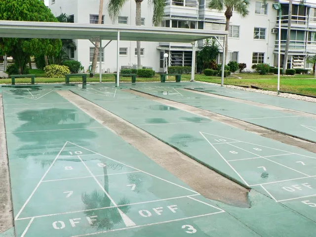 $1,200 | 2083 Canal Drive, Unit L32, Bradenton, FL 34207