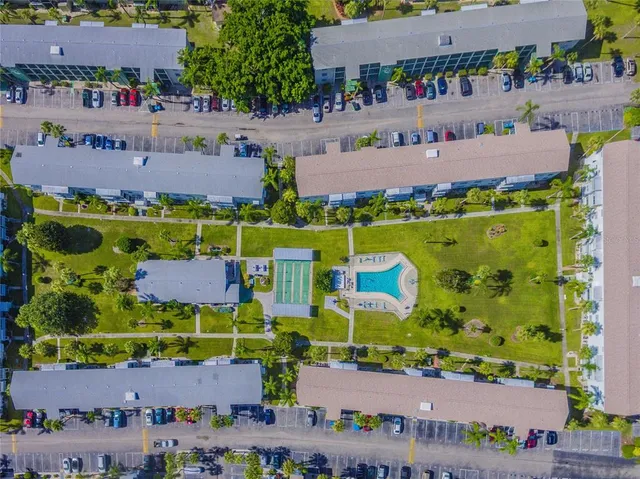 $1,200 | 2083 Canal Drive, Unit L32, Bradenton, FL 34207