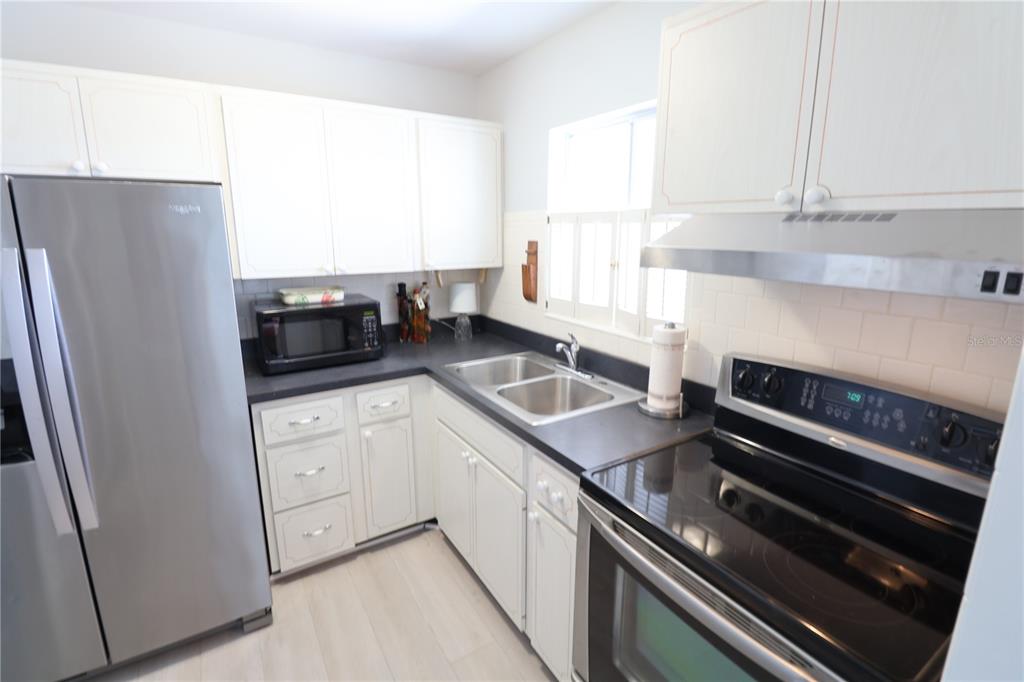 2083 Canal Drive, Unit L32 Bradenton, FL 34207 - Photo 2 of 15