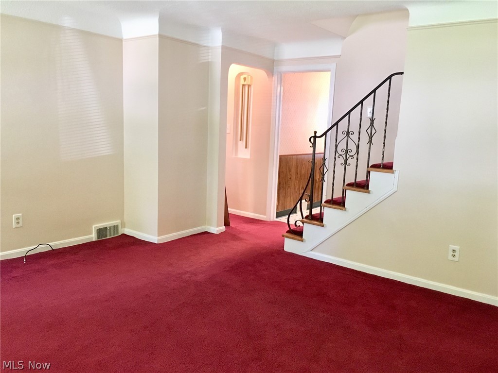 983 South Green Road Cleveland, OH 44121 - Photo 2 of 18
