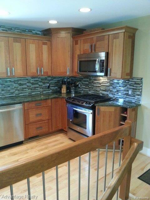 510 Elmhill Road Rochester, MI 48306 - Photo 9 of 24 20130710_115845_resized.jpg