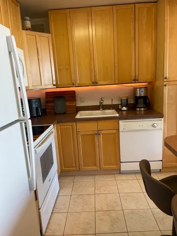 $199,900 | 3930 North Pine Grove Avenue, Unit 2405, Chicago, IL 60613