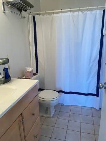 $199,900 | 3930 North Pine Grove Avenue, Unit 2405, Chicago, IL 60613