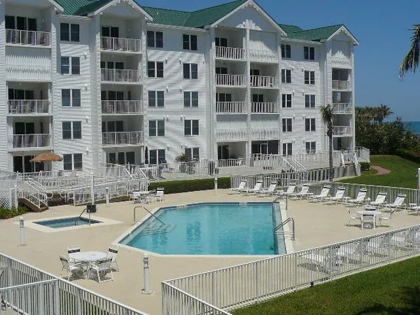 $4,000 | 2700 Ocean Drive, Unit 208, Vero Beach, FL 32963