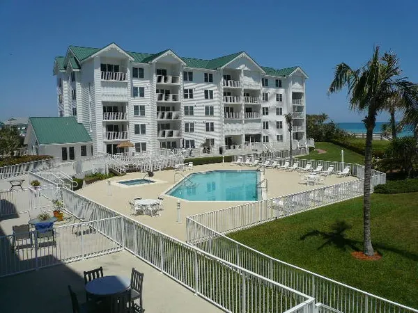 $4,000 | 2700 Ocean Drive, Unit 208, Vero Beach, FL 32963