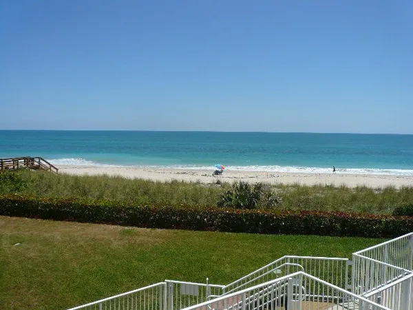 $4,000 | 2700 Ocean Drive, Unit 208, Vero Beach, FL 32963