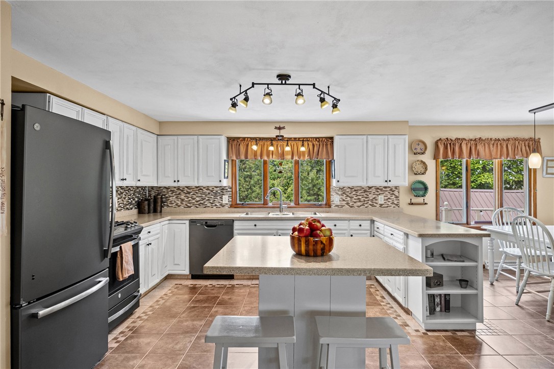 189 Ridge Road Ontario, NY 14519 - Photo 6 of 39 Gallery Image 6
