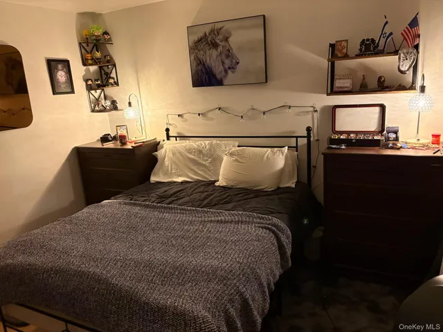 $2,000 | 124 South Park Avenue, Unit 1Q, Rockville Centre, NY 11570