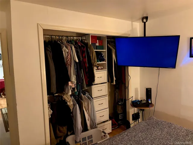 $2,000 | 124 South Park Avenue, Unit 1Q, Rockville Centre, NY 11570