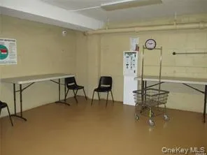 $2,000 | 124 South Park Avenue, Unit 1Q, Rockville Centre, NY 11570