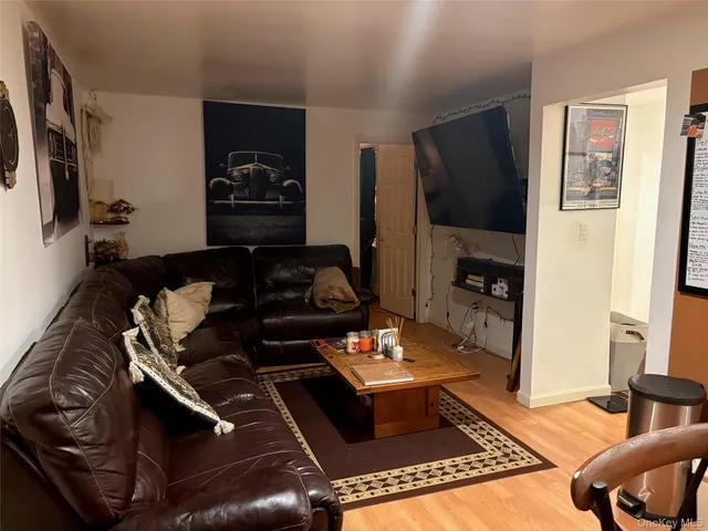 $2,000 | 124 South Park Avenue, Unit 1Q, Rockville Centre, NY 11570