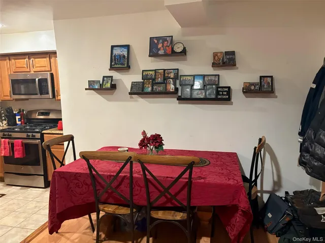 $2,000 | 124 South Park Avenue, Unit 1Q, Rockville Centre, NY 11570