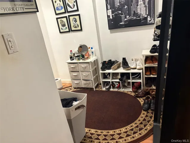 $2,000 | 124 South Park Avenue, Unit 1Q, Rockville Centre, NY 11570