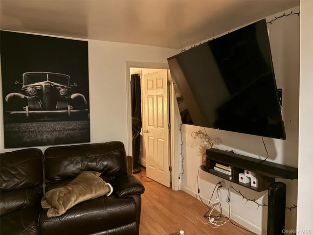 $2,000 | 124 South Park Avenue, Unit 1Q, Rockville Centre, NY 11570