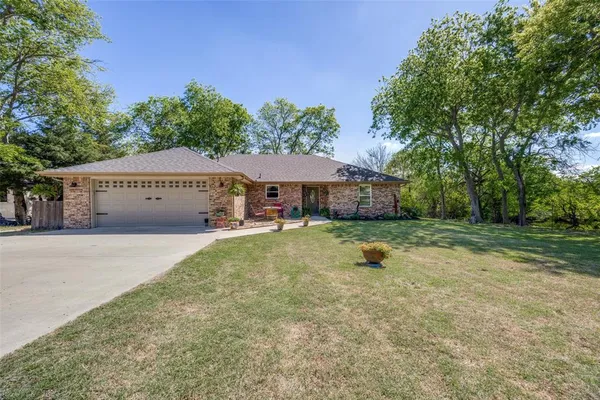$389,900 | 213 High Ridge, Blue Ridge, TX 75424