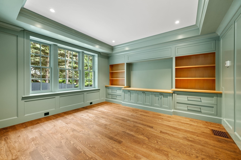 61 Heath Street Brookline, MA 02467 - Photo 15 of 40 a room with window and screen