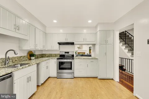$999,900 | 8 Sangamore Court, Bethesda, MD 20816