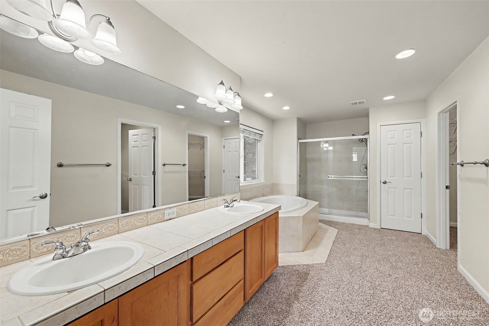 4129 Northeast 9th Place Renton, WA 98059 - Photo 18 of 31 Gallery Image 18