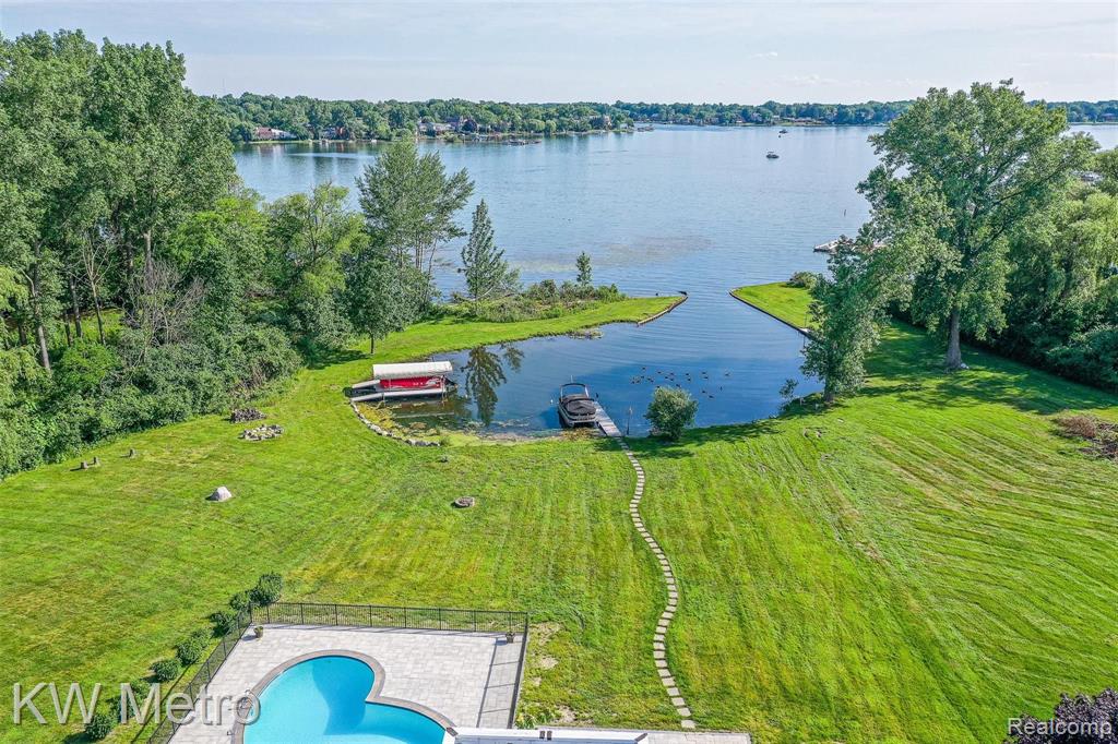 2085 Lone Pine Road West Bloomfield, MI 48302 - Photo 54 of 57