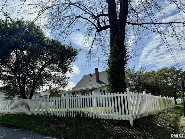 a view of house with backyard