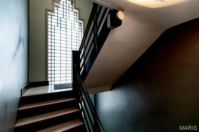 $344,900 | 7539 Oxford Drive, Unit 2W, Clayton, MO 63105