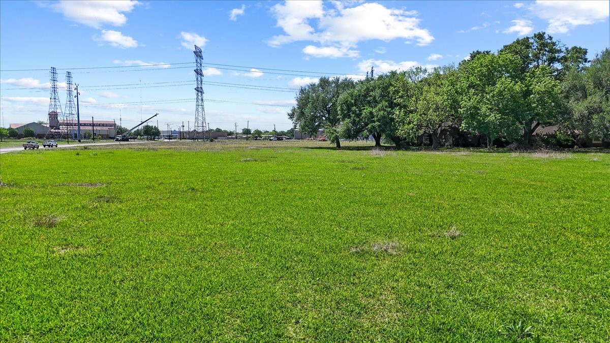 718 Staffordshire Road Stafford, TX 77477 - Photo 3 of 13 Yard