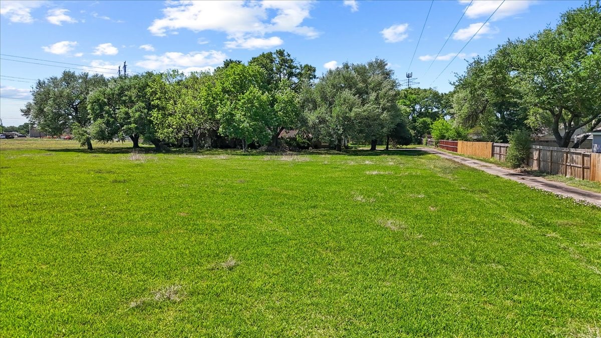 718 Staffordshire Road Stafford, TX 77477 - Photo 5 of 13 Yard