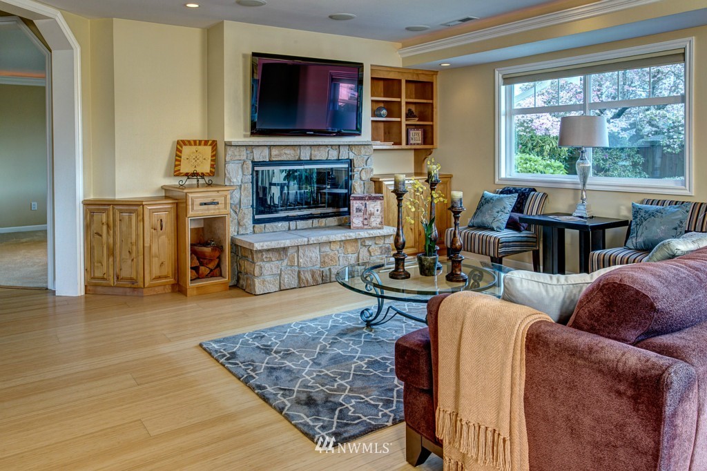 9821 Hilltop Road Bellevue, WA 98004 - Photo 12 of 25 Gallery Image 12