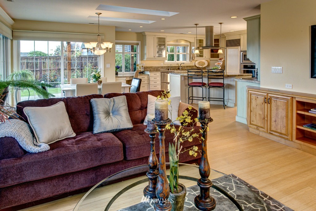9821 Hilltop Road Bellevue, WA 98004 - Photo 13 of 25 Gallery Image 13