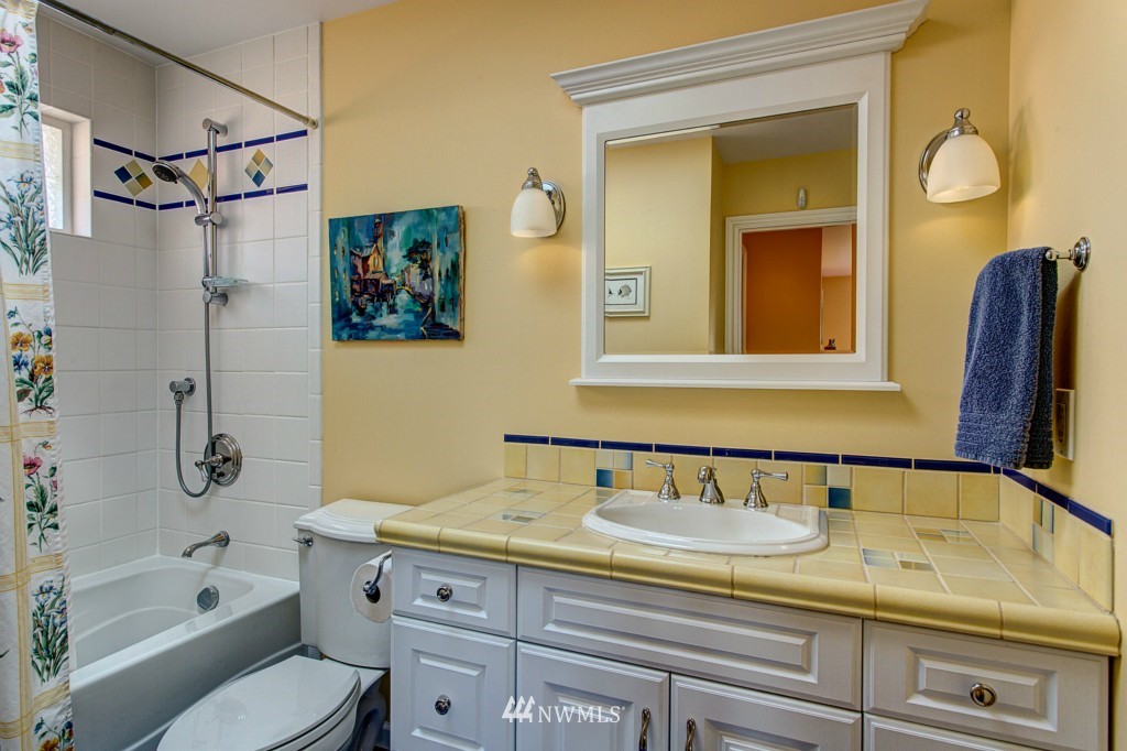 9821 Hilltop Road Bellevue, WA 98004 - Photo 19 of 25 Gallery Image 19