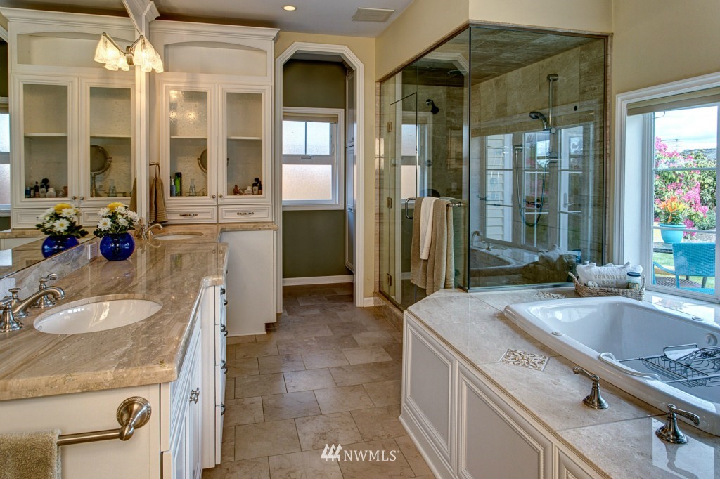 9821 Hilltop Road Bellevue, WA 98004 - Photo 22 of 25 Gallery Image 22