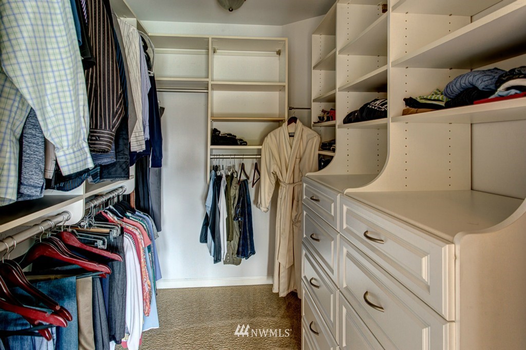 9821 Hilltop Road Bellevue, WA 98004 - Photo 23 of 25 Gallery Image 23