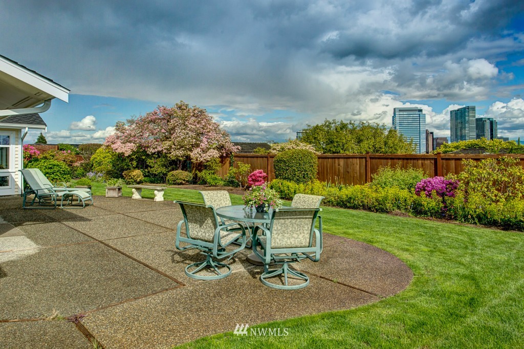 9821 Hilltop Road Bellevue, WA 98004 - Photo 24 of 25 Gallery Image 24