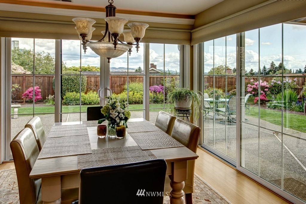 9821 Hilltop Road Bellevue, WA 98004 - Photo 10 of 25 Gallery Image 10