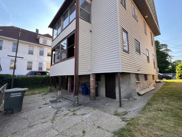 $2,000 | 33 Marion Street, Bridgeport, CT 06606