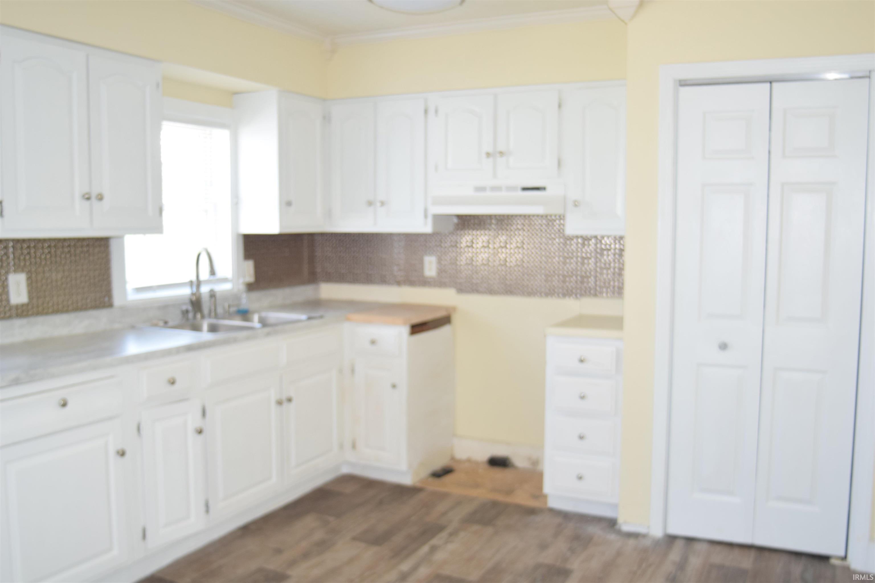 1113 West Oak Street Mitchell, IN 47446 - Photo 7 of 18